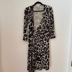 Diane von Furstenberg 100% Silk Leopard Wrap Dress